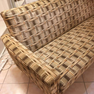 Canapé daybed années 60, structure bois, pieds métal, revêtement velours d’origine en bon état. Dimensions : L 215 cm, l 83 cm, H 79 cm, hauteur assise 40 cm.