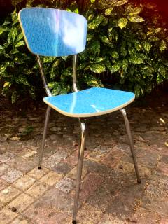 Chaise Formica, très élégante, imprimé bleu à motifs géométriques, rare, structure tubulaire métal chromé, pieds en fuseau.