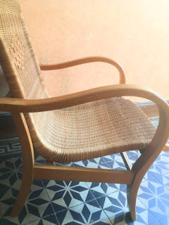 Fauteuil Bauhaus, osier tressé, made in Germany, contemporain des années 1930, par Erich Dieckmann, considéré comme l’un des designers de meubles les plus importants du mouvement Bauhaus. Excellent état. Dimensions : H 75 cm, L 56 cm, P 65 cm.