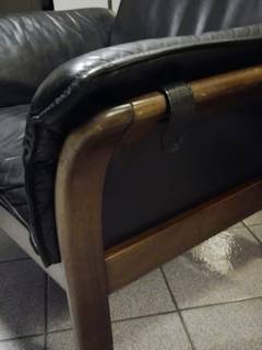 Fauteuil Scala pour Dreipunkt, années 80, version dossier haut, cuir noir et souple, structure bois en teck.
