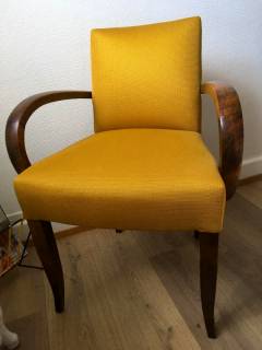 Fauteuil bridge vintage années 50, entièrement rénové par un professionnel, tissu haut de gamme de la maison Lelièvre. Dimensions : H 81, L max 58, P 47. Hauteur de l’assise: 49.