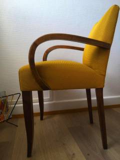 Fauteuil bridge vintage années 50, entièrement rénové par un professionnel, tissu haut de gamme de la maison Lelièvre. Dimensions : H 81, L max 58, P 47. Hauteur de l’assise: 49.