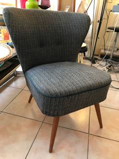 Fauteuil cocktail bleu, pur jus vintage, dimensions : H assise 41 cm, H dossier 72 cm, l dossier 64 cm.