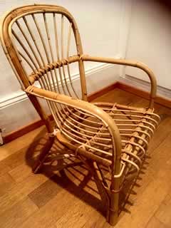 Chaise enfant, en rotin, hauteur de l’assise 24cm, hauteur du dossier 52cm.