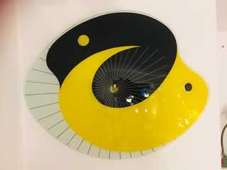 Suspension en verre decoré et tige laiton - forme disque palette design - années 1950. Nous avons à ce jour 29 modèles différents de coupelles, cliquez sur la photo ci-dessus pour voir nos autres modèles.
