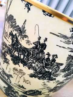 Petite corbeille à papier en fibre de verre, imprimée motif toile de Jouy.