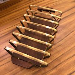 Porte toast en teck, design scandinave, idéal pour les fêtes.