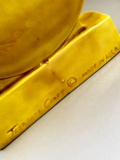 Tirelire Smiley, en céramique, Treasure Craft, inscription à sa base « Have a happy day », rare, chiné aux USA, H 15,5 ; L 12.