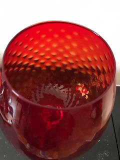 Vase sur pied, en verre soufflé, belles proportions, dimensions : H 33 cm, diamètre 21,5 cm.