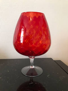 Vase sur pied, en verre soufflé, belles proportions, dimensions : H 33 cm, diamètre 21,5 cm.