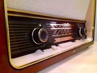 Radio modèle Tambour 61 Stereo, restaurée, années 1960–1962.
