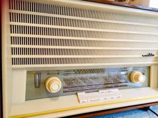 Blaupunkt Sultan 21100 - Dimensions L.H.P. 470 x 325 x 220 m - Année 1961/1962 - Restaurée et en fonctionnement. Equipement Bluetooth possible (vendu séparément).