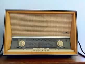 Radio modèle Granada 21300, restaurée, années 1961-1962.