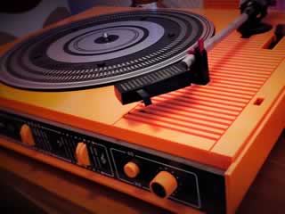 Tourne disque Pathé Marconi orange vsm 3004.