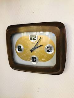 Horloge ODO, en bois massif.