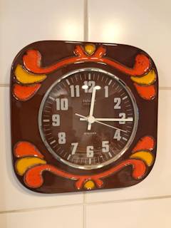 Horloge murale Staiger, en céramique, made in Germany, 70’, en parfait état de fonctionnement, mécanisme horloge à quartz.