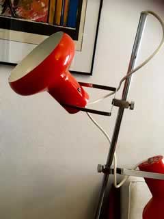 Lampadaire à 2 spots, orange, H 144cm, Ø socle 25cm.