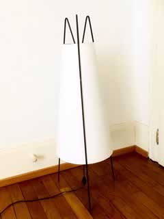 Lampadaire tripode 2 ampoules, tube acier plein noir, abat-jour toile pvc.