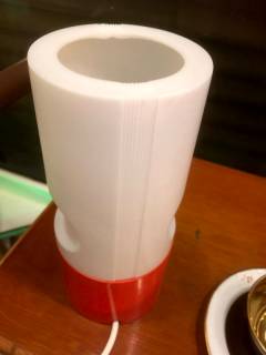 Petite lampe d’ambiance ou de chevet Targetti, en plastique, design italien circa 70, signé Targetti Sankey, dim: H 18, diamètre 8.