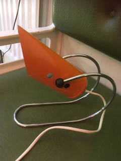 Petite lampe de bureau ou de chevet, esprit70’, orientalble, dimensions: L 22, H 17, l 9 cm.