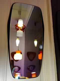 Miroir à forme libre, années 60, L 750 cm, l 310 cm.