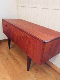 Ancienne coiffeuse de charme, petite enfilade scandinave.