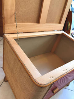 Coffre en rotin, excellent état, pouvant servir de bout de canapé, chevet, coffre à jouets, dimensions L 56, P 35, H 43cm.