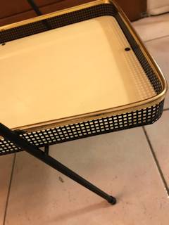 Desserte ou petite table d’appoint, élégant et somptueusement vintage, dimensions: L 52 cm, H 58 cm, l 32,5 cm.