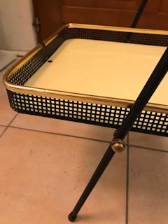 Desserte ou petite table d’appoint, élégant et somptueusement vintage, dimensions: L 52 cm, H 58 cm, l 32,5 cm.