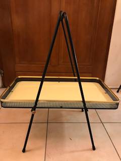 Desserte ou petite table d’appoint, élégant et somptueusement vintage, dimensions: L 52 cm, H 58 cm, l 32,5 cm.