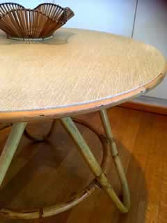 Table basse en rotin, Ø 61cm, hauteur 50cm.
