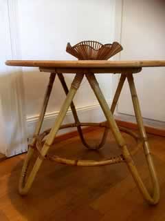 Table basse en rotin, Ø 61cm, hauteur 50cm.