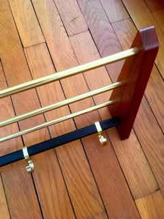 Portemanteau, scandinave, bois et métal, mural, 4 patères, et porte chapeau, L 61cm, P 27cm, H 9,5cm.