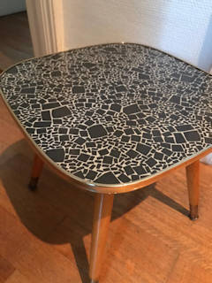 Porte plante carré, formica noir et blanc.