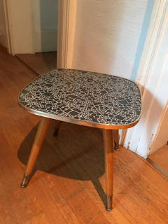 Porte plante carré, formica noir et blanc.