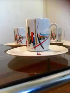 Lot de 4 tasses à café Limoges, décorées par Roch Popelier, vers 1960.