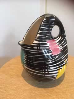 Pichet en céramique, origine Allemagne de l’Est, dimensions : hauteur 17cm, Ø 13cm.