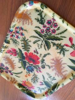 Plateau rectangulaire, à servir, en fibre de verre, déco fleurie, dim: L 36, l 27.