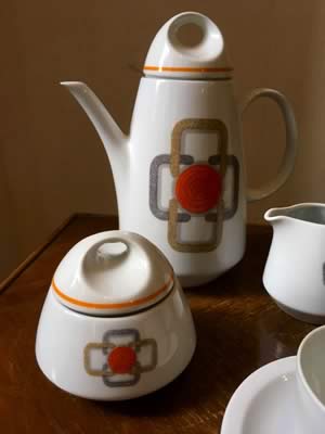 Service à café, en porcelaine, de Bareuther Waldassen Bavaria, Germany, année 70, pour 6 personnes, excellent état.