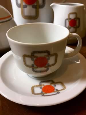 Service à café, en porcelaine, de Bareuther Waldassen Bavaria, Germany, année 70, pour 6 personnes, excellent état.