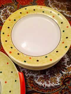 Service à dessert Villeroy et Boch, modèle IRÈNE, 8 assiettes et 1 plat, en très bon état.